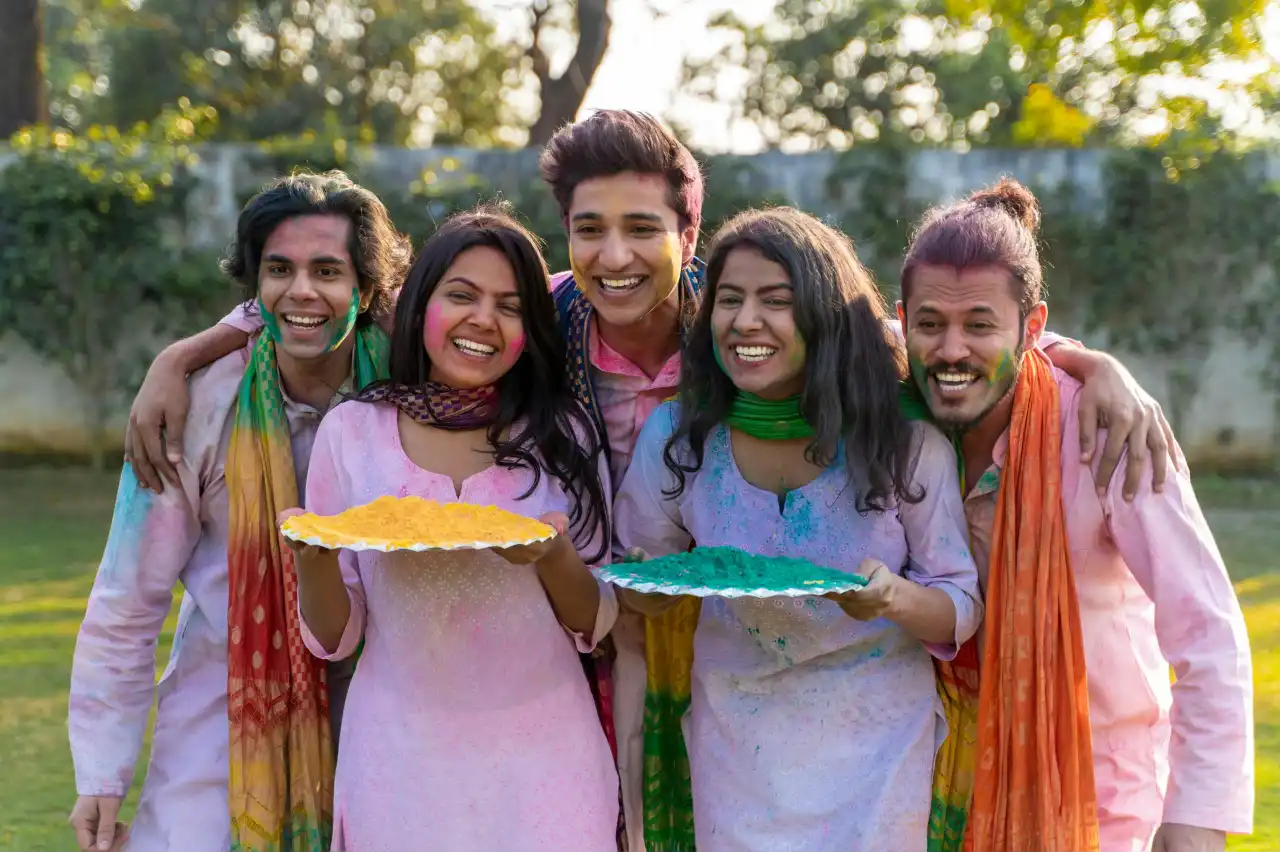 Happy Holi Wishes in Hindi For Family